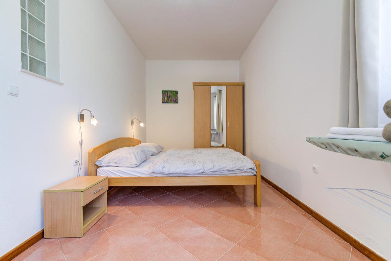 Dora Apartment *