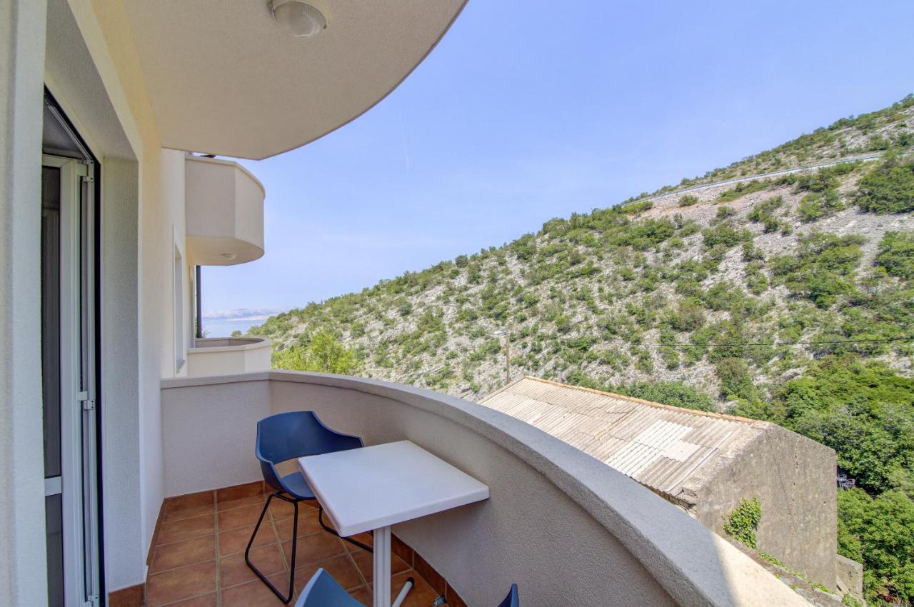 Dora Apartment *