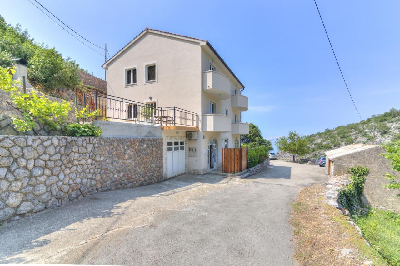 Dora Apartment
