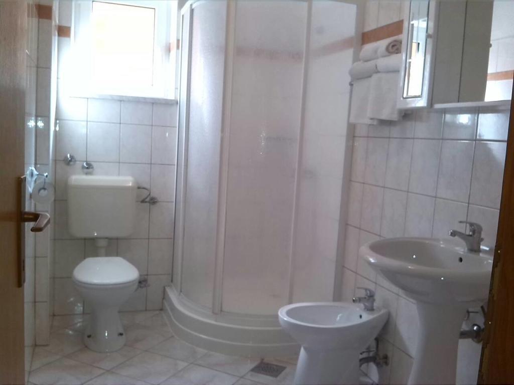 Dora Apartment *