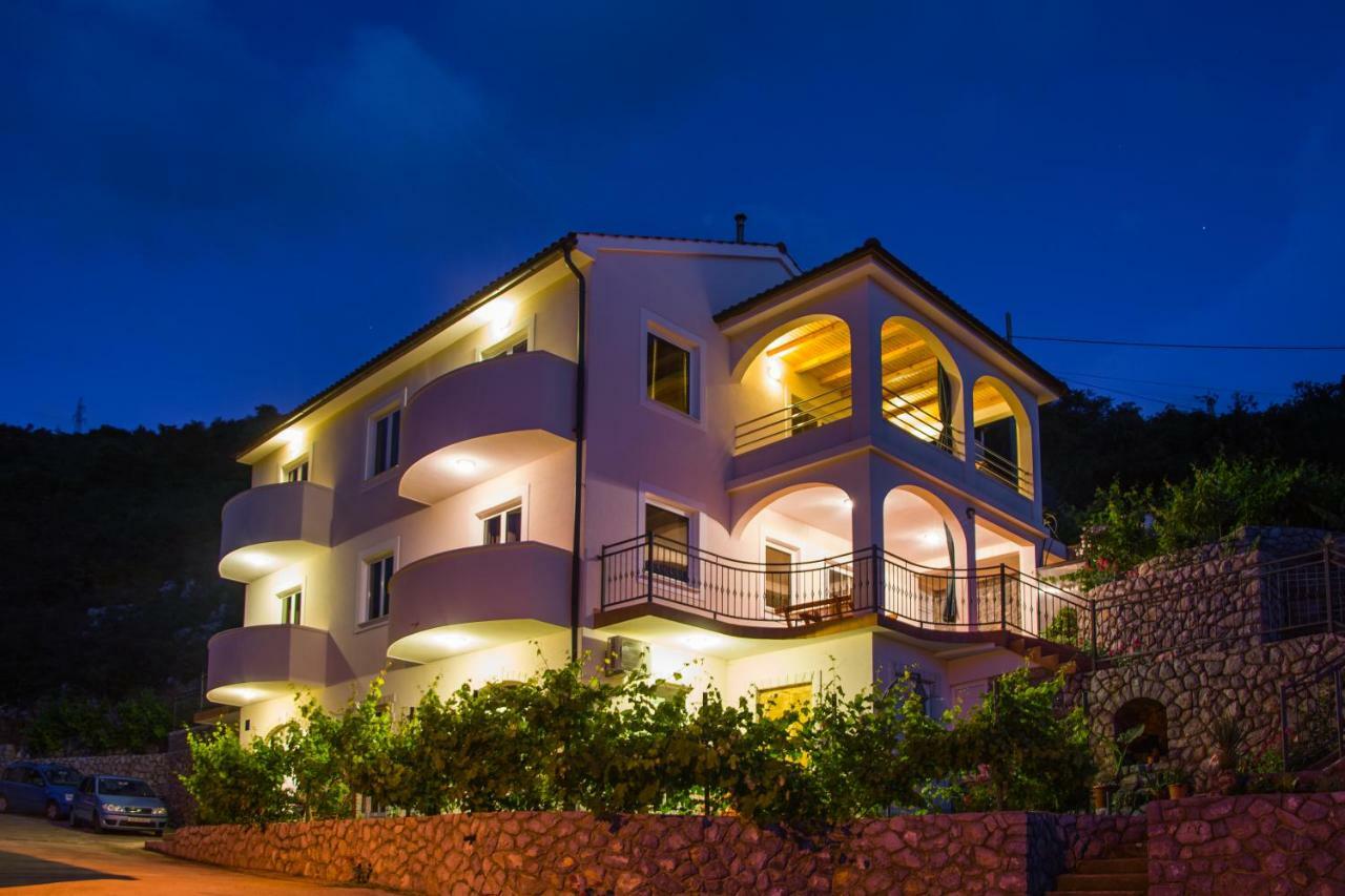 Dora Apartment *